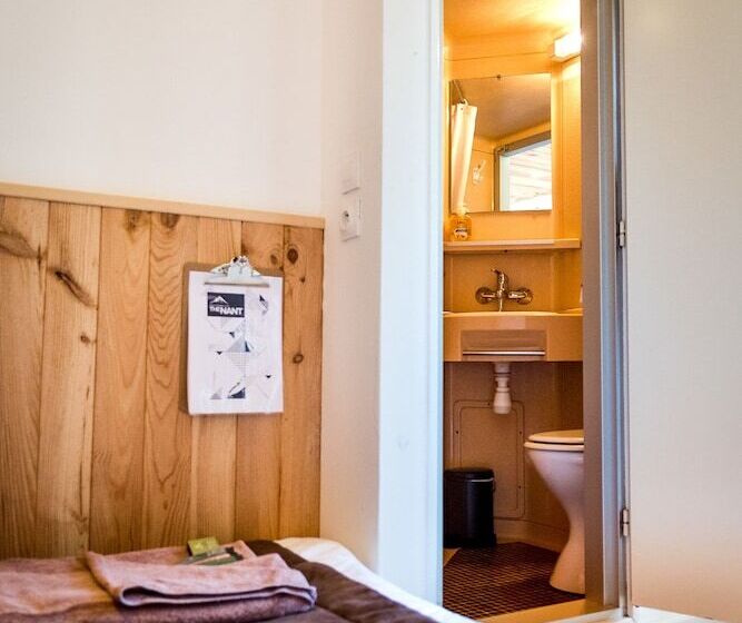 اتاق استاندارد سه نفره, Nant Morzine