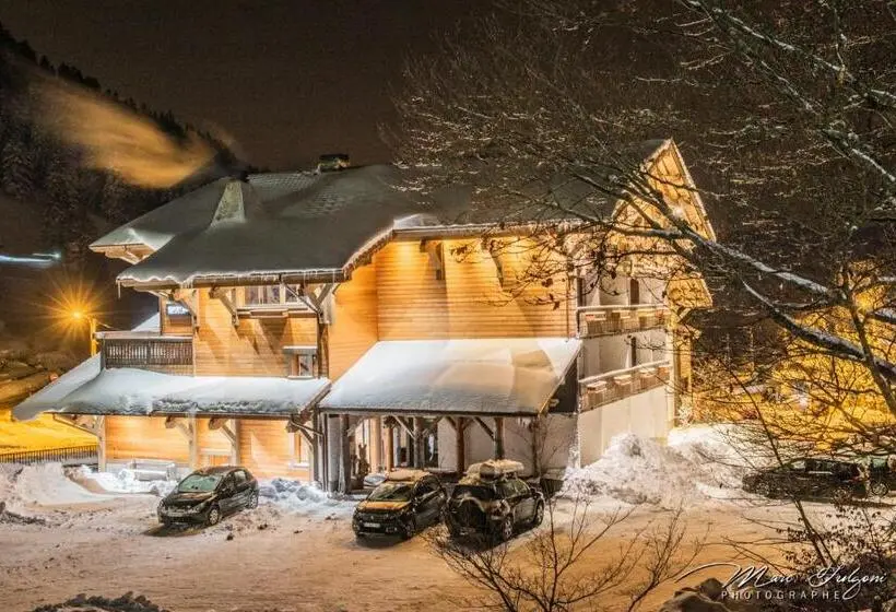 استودیوی پریمیوم, Le Couarôge Chalets Et Appartements