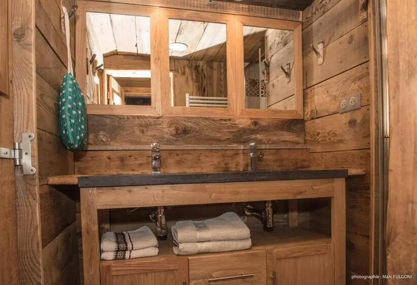 استودیوی پریمیوم, Le Couarôge Chalets Et Appartements
