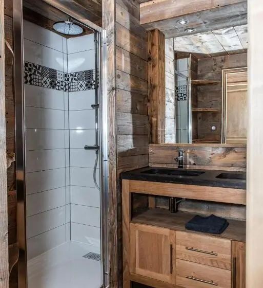 استودیوی پریمیوم, Le Couarôge Chalets Et Appartements