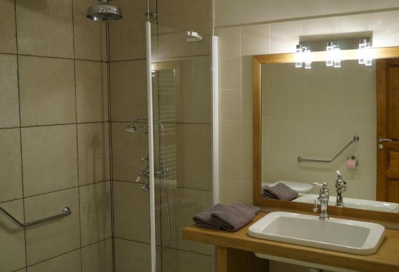 חדר סטנדרט מותאם לאדם עם מוגבלויות, Chambres D'hôtes La Leva