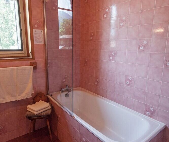 스탠다드 스튜디오, Résidence La Cour