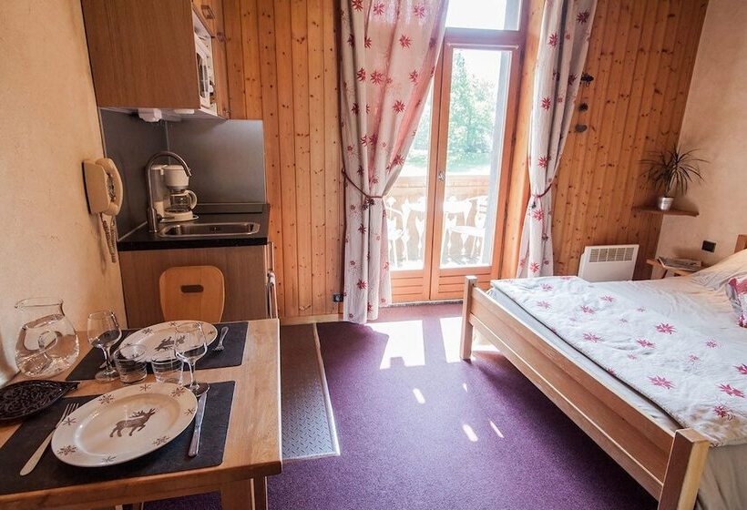 스탠다드 스튜디오, Résidence La Cour