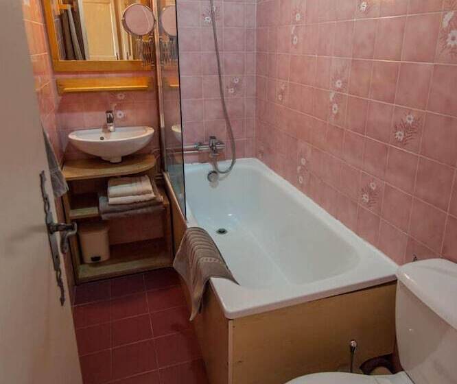 스탠다드 스튜디오, Résidence La Cour