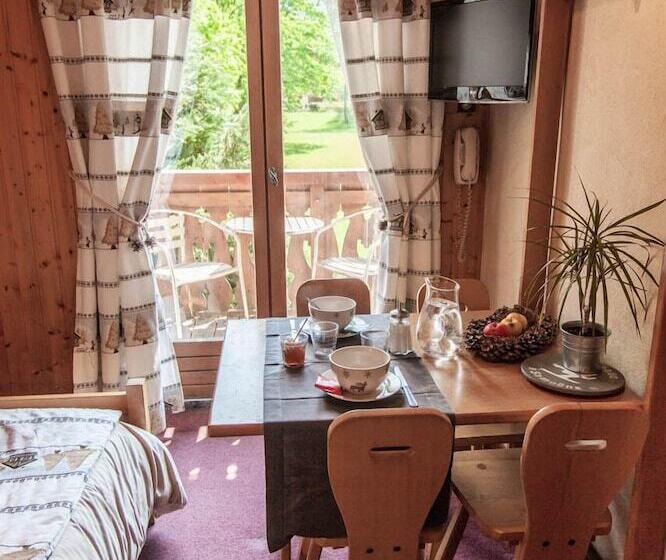 스탠다드 스튜디오, Résidence La Cour