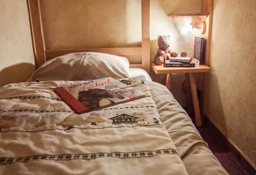 스탠다드 스튜디오, Résidence La Cour