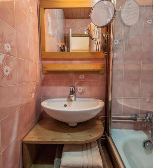 스탠다드 스튜디오, Résidence La Cour