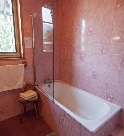 스탠다드 스튜디오, Résidence La Cour