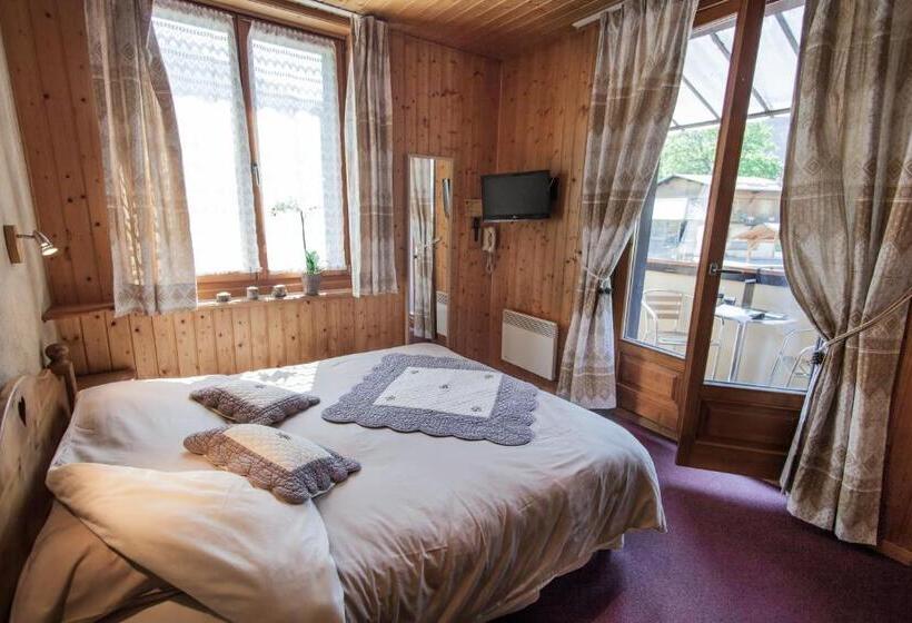 스탠다드 스튜디오, Résidence La Cour