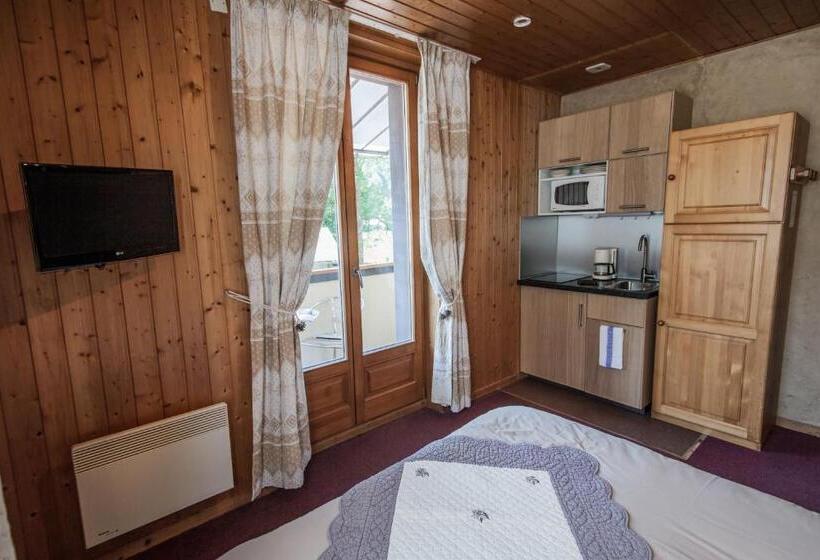 스탠다드 스튜디오, Résidence La Cour