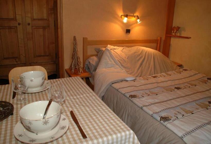 스탠다드 스튜디오, Résidence La Cour