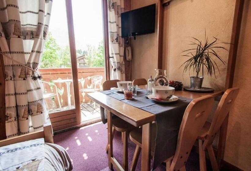 스탠다드 스튜디오, Résidence La Cour