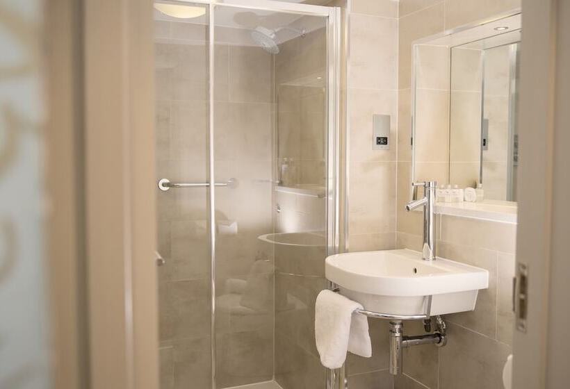 标准间, The Stag On The River