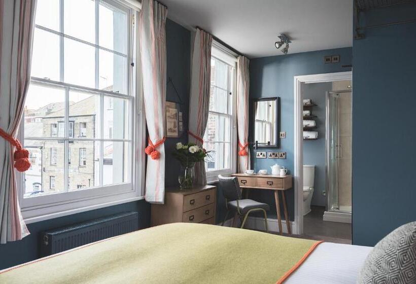 带大床的标准间, Chainlocker