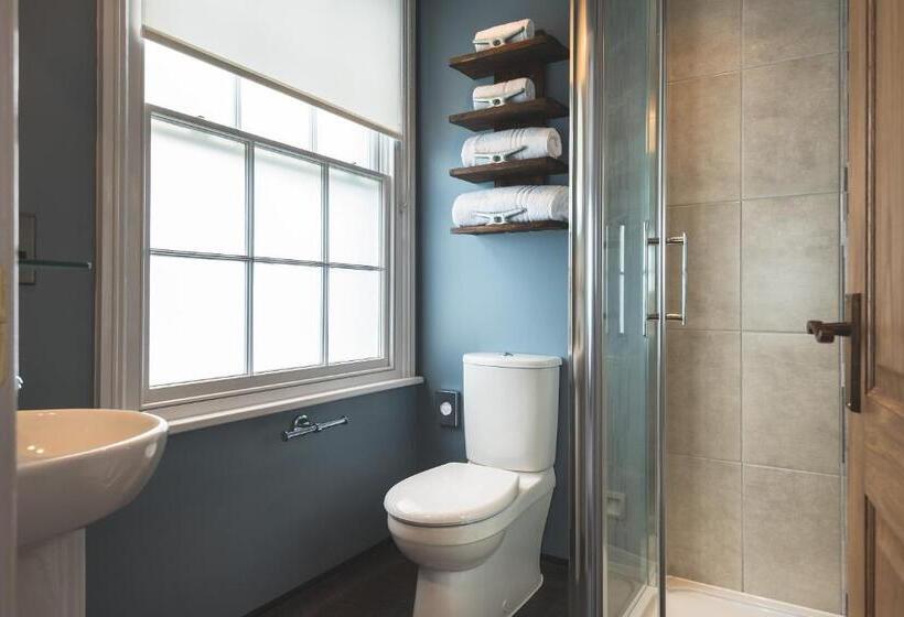 带大床的标准间, Chainlocker