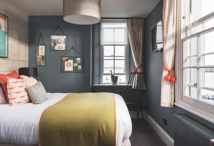 带大床的标准间, Chainlocker