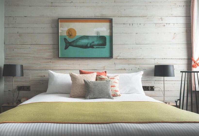 带大床的标准间, Chainlocker