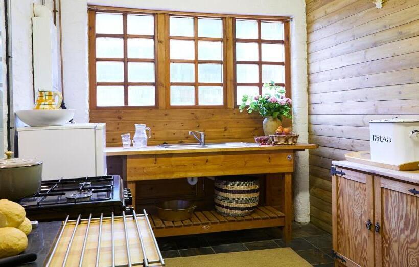Дом 1 Спальня, Dale Farm Holidays