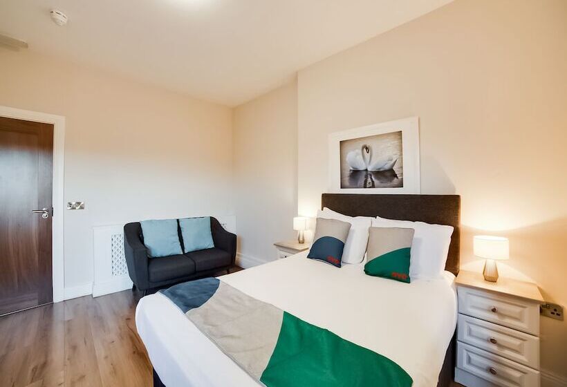 סטודיו דלוקס, The Old Bank