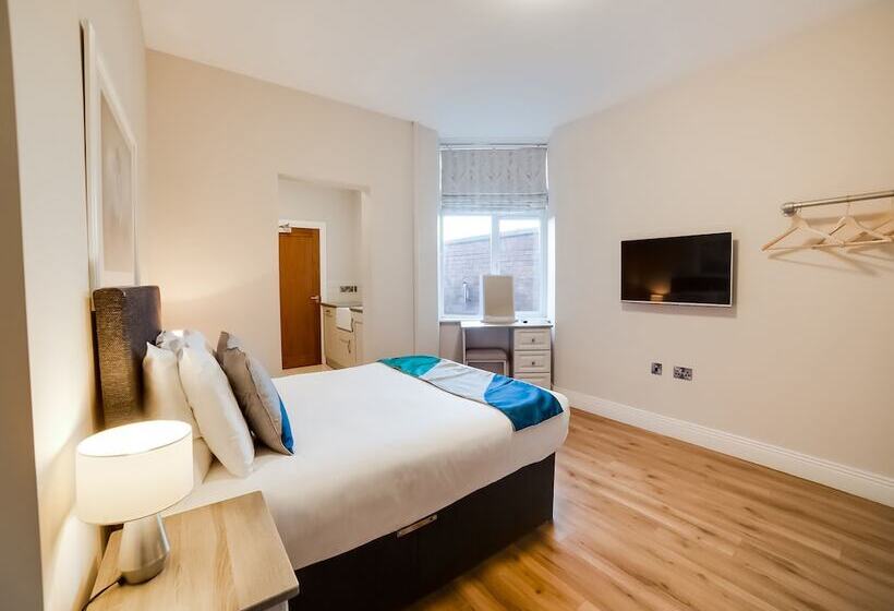 סטודיו דלוקס, The Old Bank