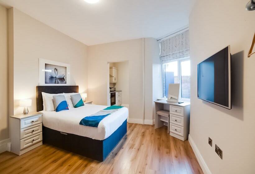 סטודיו דלוקס, The Old Bank