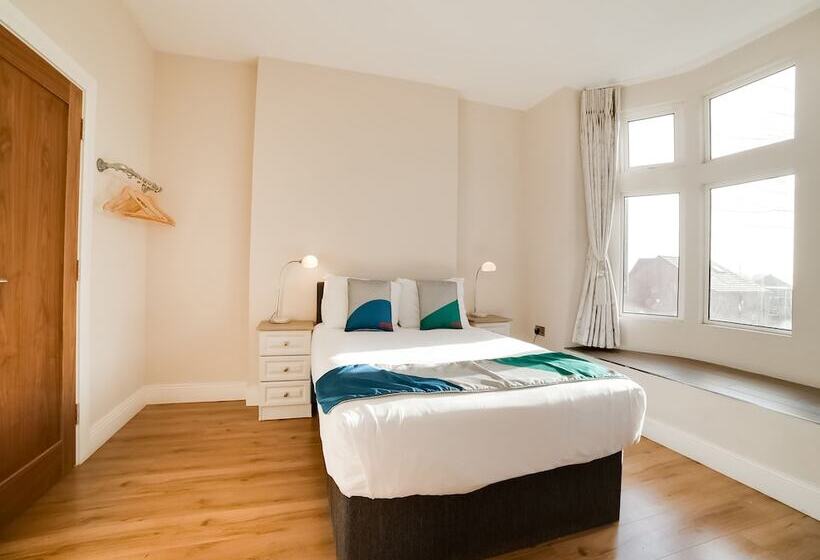 חדר דלוקס, The Old Bank