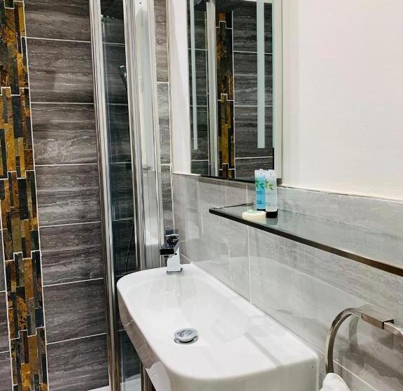 חדר סופריור, The Compasses Inn