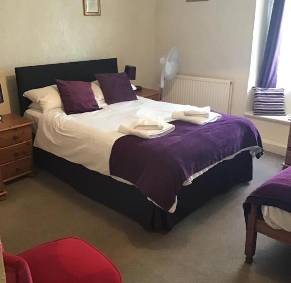 غرفة عائلية, Anglebury House