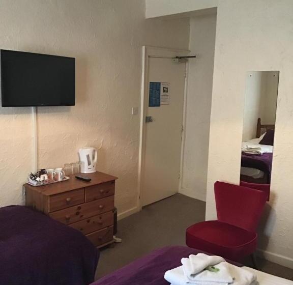 غرفة عائلية, Anglebury House