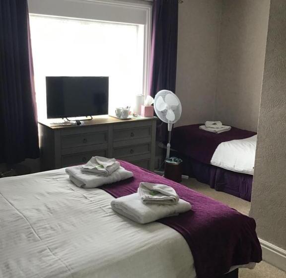 غرفة عائلية, Anglebury House