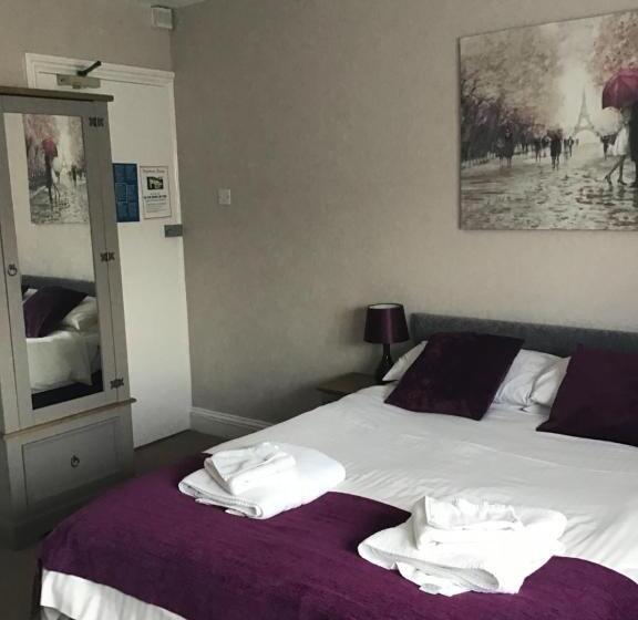 غرفة عائلية, Anglebury House