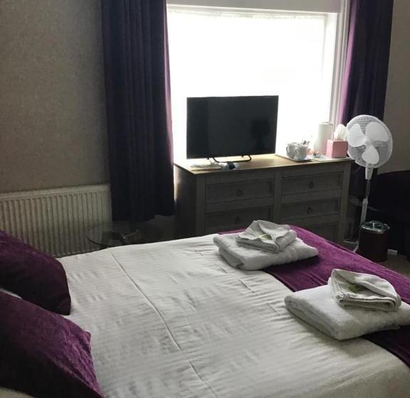 غرفة عائلية, Anglebury House