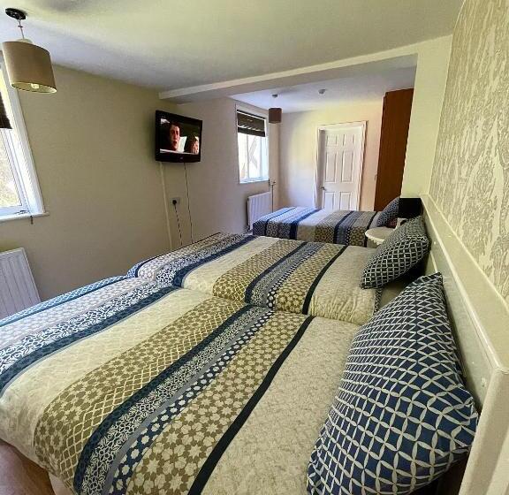 חדר משפחתי, Bramley House