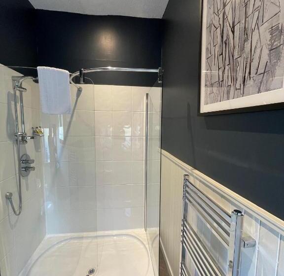 غرفة قياسية, The Shore House