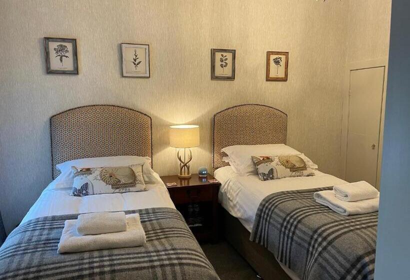 غرفة قياسية, The Shore House