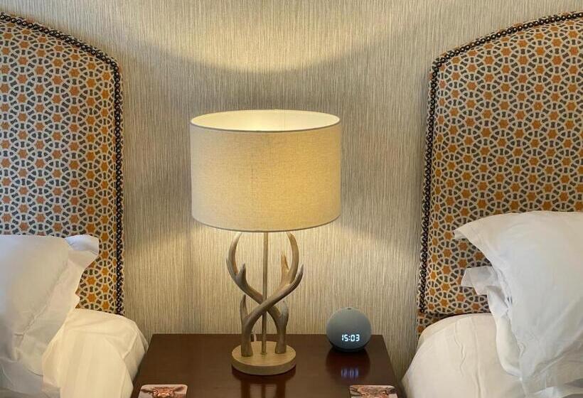 غرفة قياسية, The Shore House