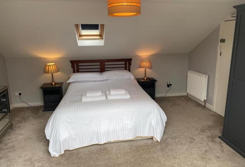 غرفة قياسية رباعية, The Shore House