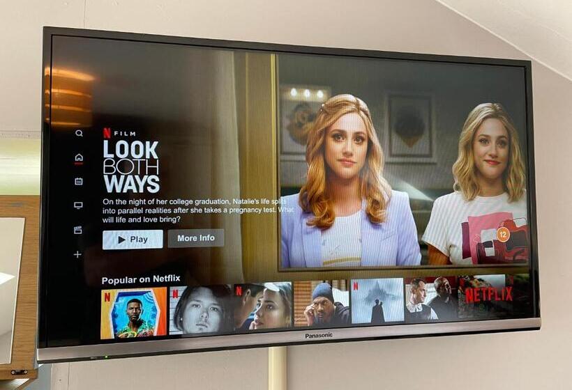 غرفة قياسية رباعية, The Shore House