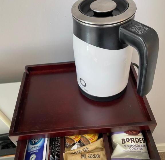 غرفة قياسية رباعية, The Shore House