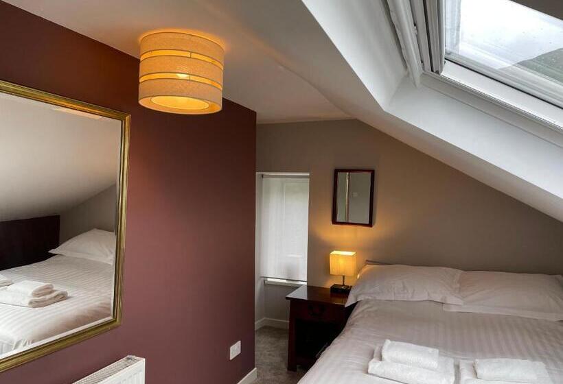 غرفة قياسية رباعية, The Shore House