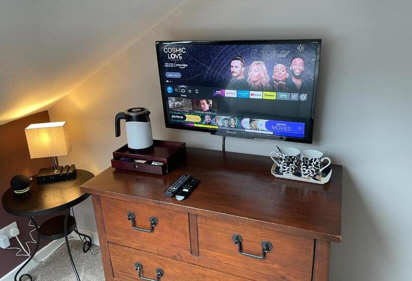 غرفة قياسية رباعية, The Shore House