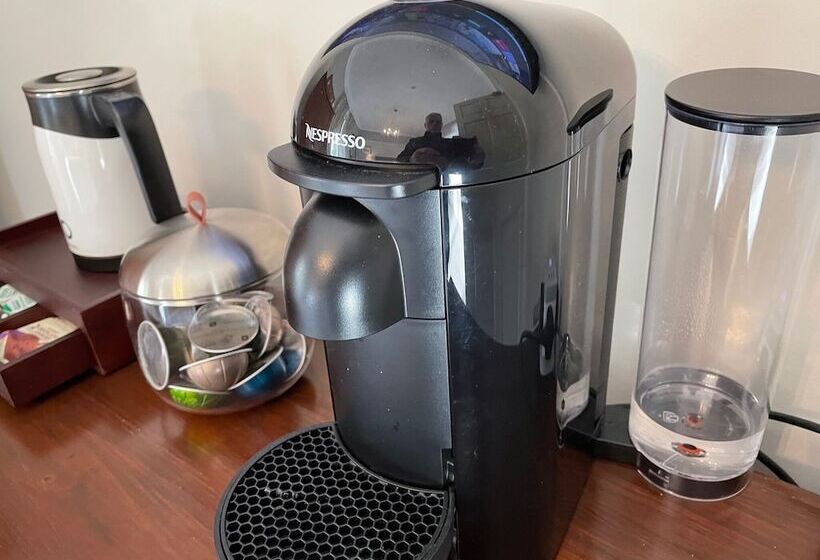 غرفة قياسية مطلّة علي البحيرة, The Shore House