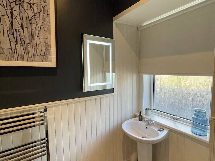 غرفة قياسية, The Shore House