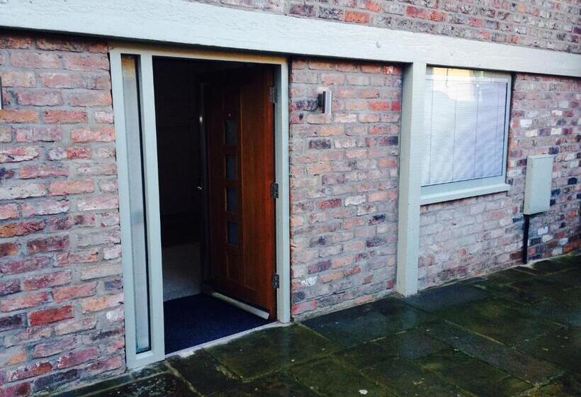 スタンダードスタジオ, York Apart