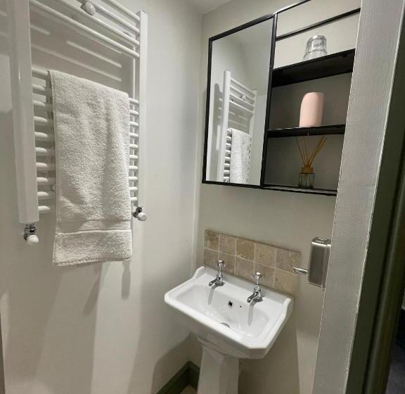 Номер Deluxe, The Windmill Inn