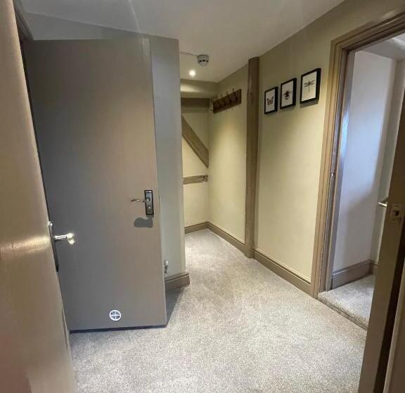 Семейный Номер, The Windmill Inn