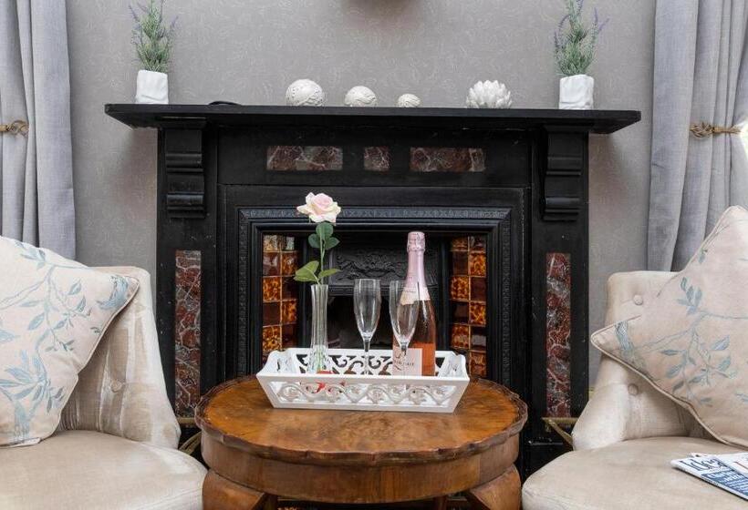 디럭스 룸 킹사이즈 침대, Afon Rhaiadr Country House