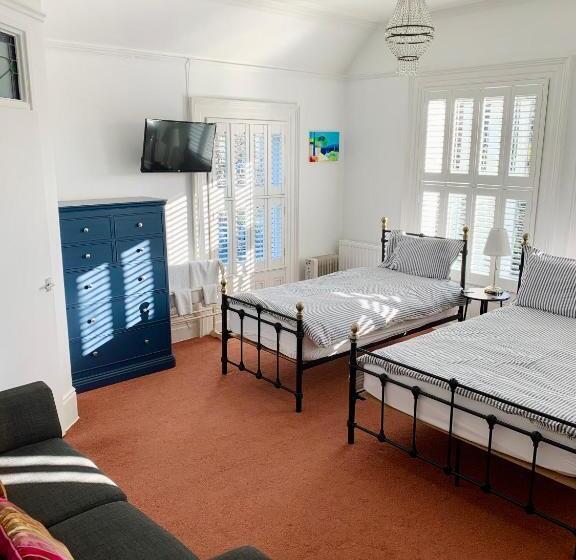 スタンダードトリプルルーム, Derrin Guest House