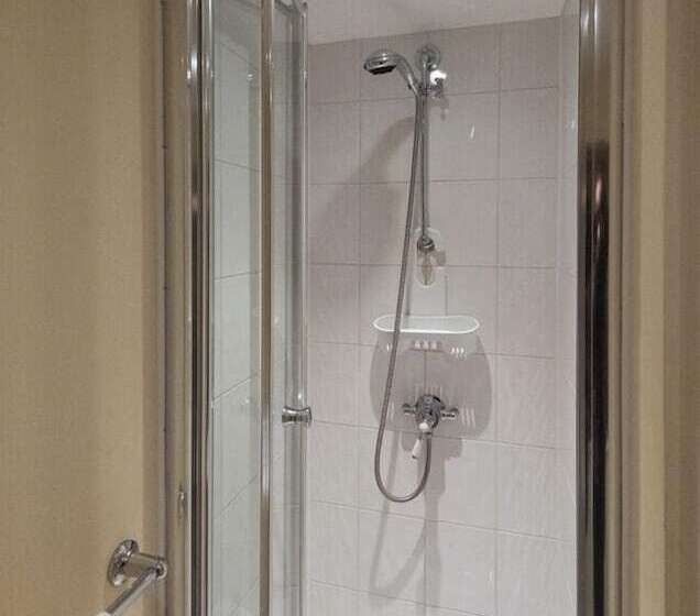 חדר סטנדרט, Garth Dderwen