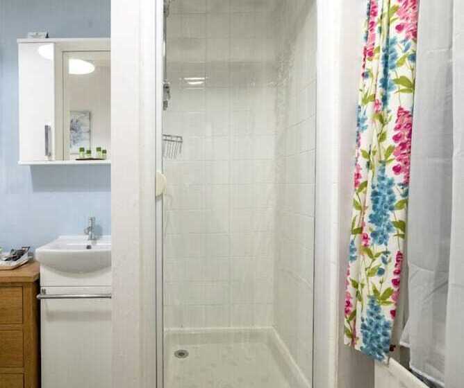 חדר סטנדרט יחיד, Garth Dderwen